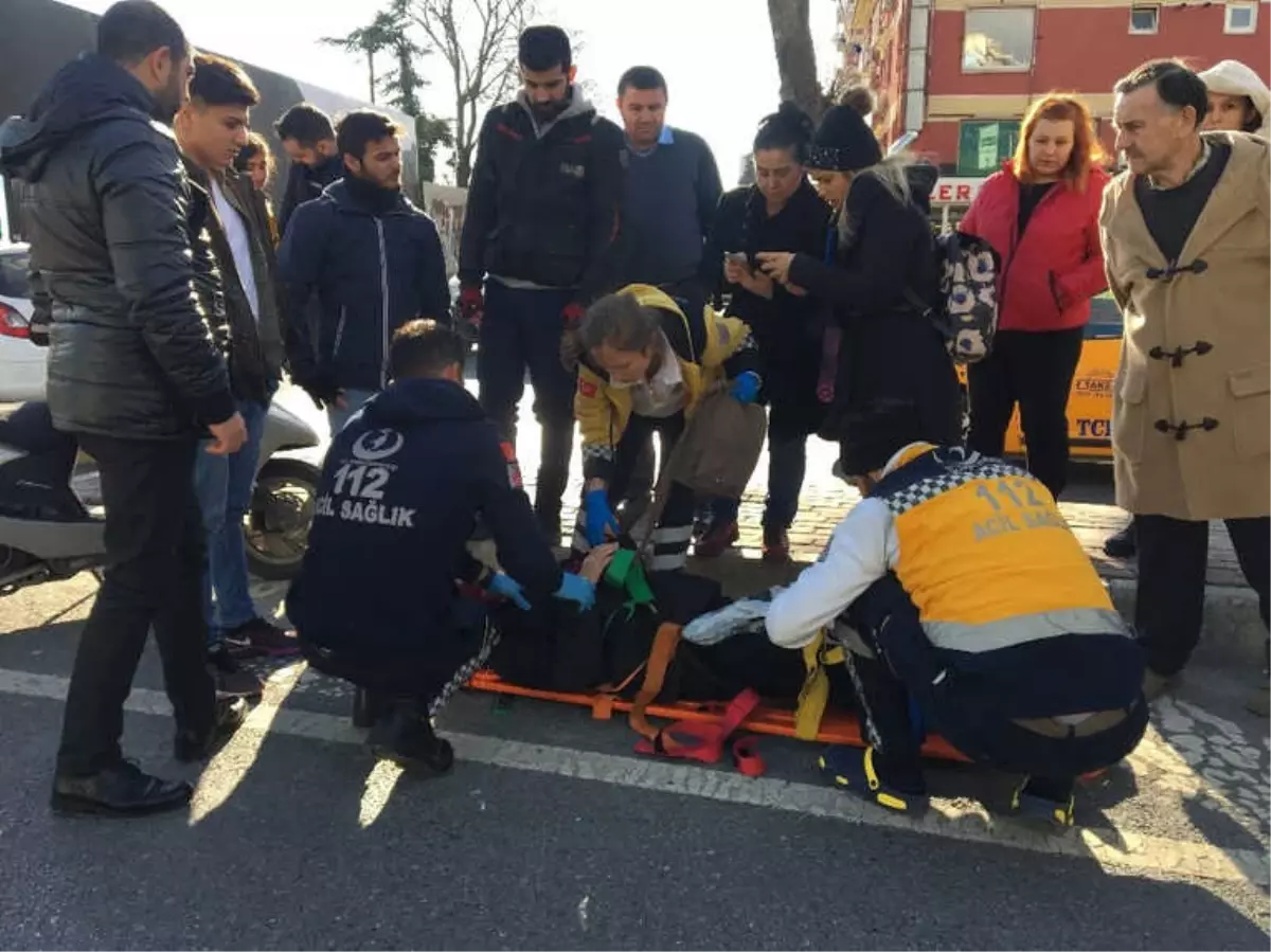 Motosikletiyle Çarptığı Yaşlı Kadını Ambulansa Taşıdı