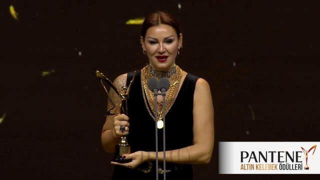 Pınar Altuğ Kimdir?