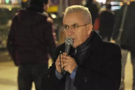 Sokakta Şarkı Söyleyerek Gençlik Hayalini Gerçekleştirdi Sokakta Şarkı Söyleyerek Gençlik Hayalini Gerçekleştirdi