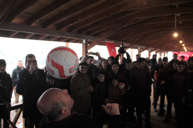 Bakan Soylu, Öğrenciyle Kafa Topu Oynadı