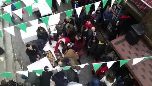 Bursa 15 Dakikada 9 Tahinli Pide Yiyerek 10 Çeyrek Altın Kazandı