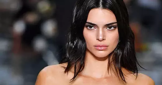 Kendall Jenner'dan -2 Derece Havada Bikinili Fotoğraf!
