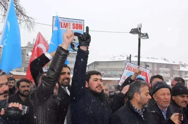 Sivas'ta Kar Altında Çin Protestosu