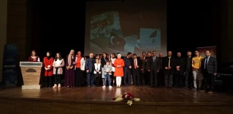 Bayrak Şiirleri Yarışması'nda Dereceye Girenlere Ödülleri Törenle Verildi