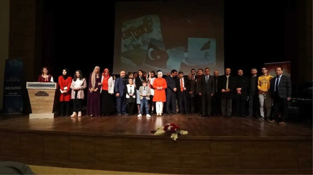 Bayrak Şiirleri Yarışması'nda Dereceye Girenlere Ödülleri Törenle Verildi