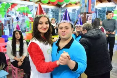Down Kafe'de Yeni Yıl Heyecanı Down Kafe'de Yeni Yıl Heyecanı
