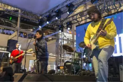 Ege Perla, Aralık Konserlerine Pinhani İle Muhteşem Bir Final Yaptı! Ege Perla, Aralık Konserlerine Pinhani İle Muhteşem Bir Final Yaptı!