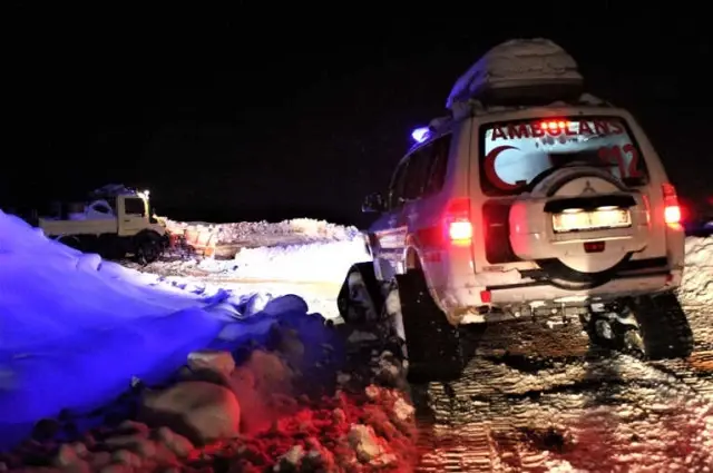 Elazığ'da Kar Yolları Kapattı, Rahatsızlanan Nazmiye Nineye Özel İdare Ekipleri 3 Saatte Ulaştı