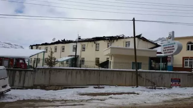 Hastane Çatısında Çıkan Yangına Kaynak Sebep Olmuş