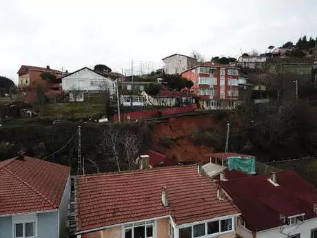 Havadan Fotoğraflarla) - Sarıyer'de Yol Çöktü, Mahalle Sakinleri Tedirgin