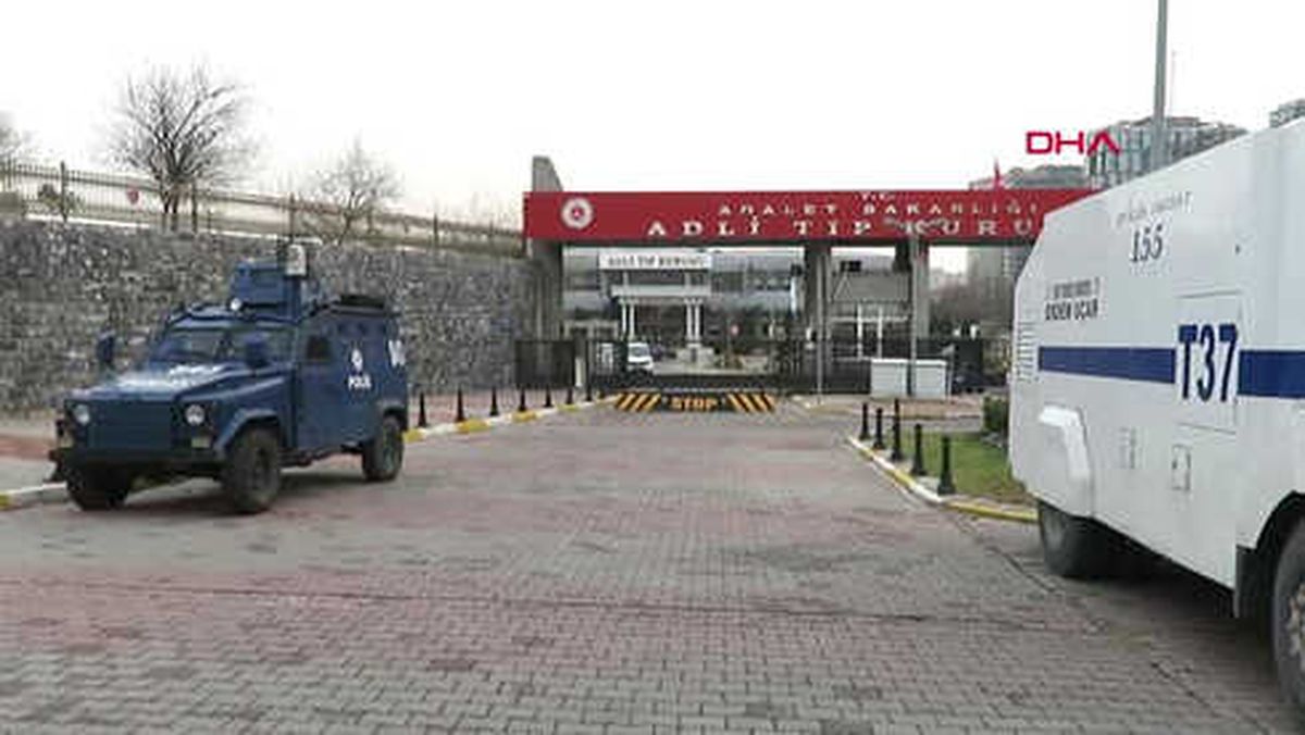 İstanbul- 17 Yaşındaki Taraftar Muhammed Yücel'in Cenazesi Adli Tıp Kurumu'ndan Alındı