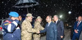 Mehmet Suat: Vali Vekili Sinan Aslan, Yeni Yıla Görev Başındaki Güvenlik Güçleriyle Girdi Mehmet Suat: Vali Vekili Sinan Aslan, Yeni Yıla Görev Başındaki Güvenlik Güçleriyle Girdi