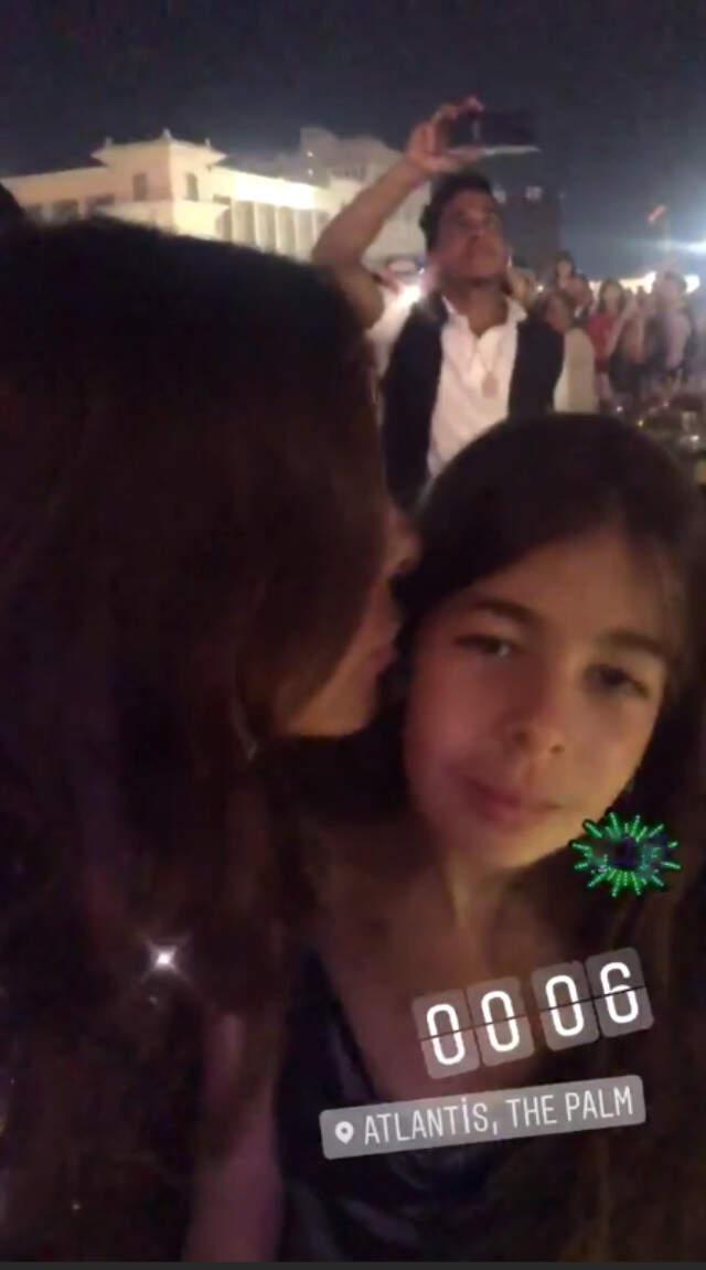 Acun Ilicali Nin Eski Esi Zeynep Yilmaz Yeni Yila Dans Ederek Girdi Haberler Magazin