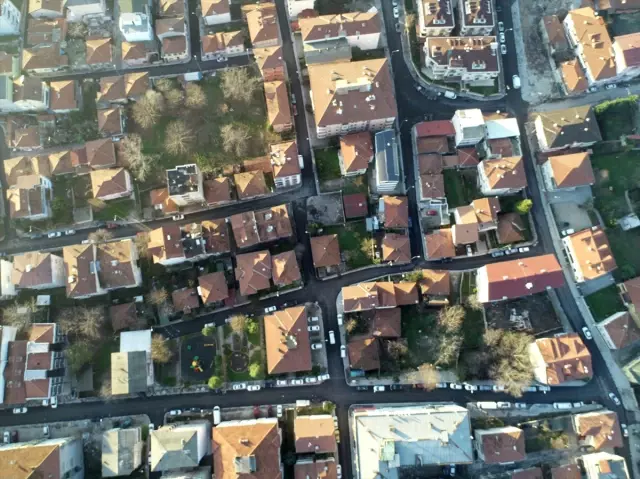Adapazarı'nda Yol Yenileme Çalışmaları Adapazarı'nda Yol Yenileme Çalışmaları