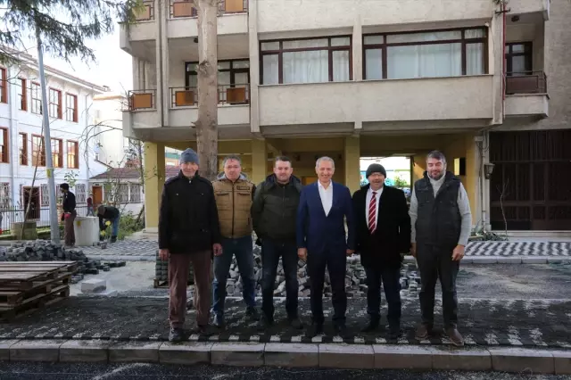 Adapazarı'nda Yol Yenileme Çalışmaları Adapazarı'nda Yol Yenileme Çalışmaları