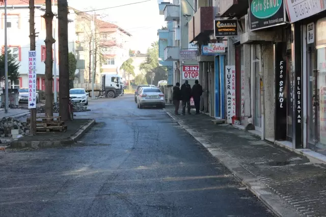 Adapazarı'nda Yol Yenileme Çalışmaları Adapazarı'nda Yol Yenileme Çalışmaları