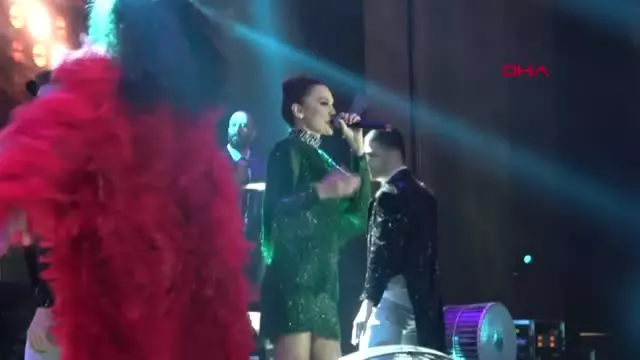 Antalya Demet Akalın'ı, Okan Kurt ve Hira da Dinledi Antalya Demet Akalın'ı, Okan Kurt ve Hira da Dinledi