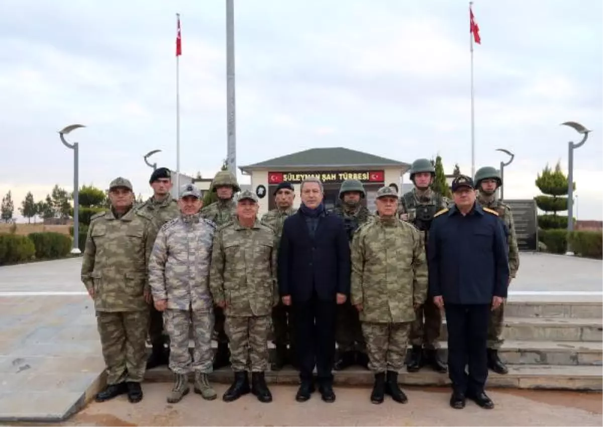 Bakan Akar, Yılbaşı Gecesinde Suriye Sınırında