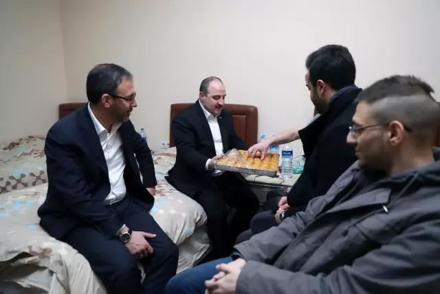 Bakan Kasapoğlu ve Bakan Varank, Ankara Gölbaşı'nda Bulunan Kyk Öğrenci Yurtlarına Sürpriz Ziyaret...