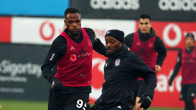 Beşiktaş'ta Vagner Love ve Cyle Larin, Kamp Kadrosuna Alınmayacak