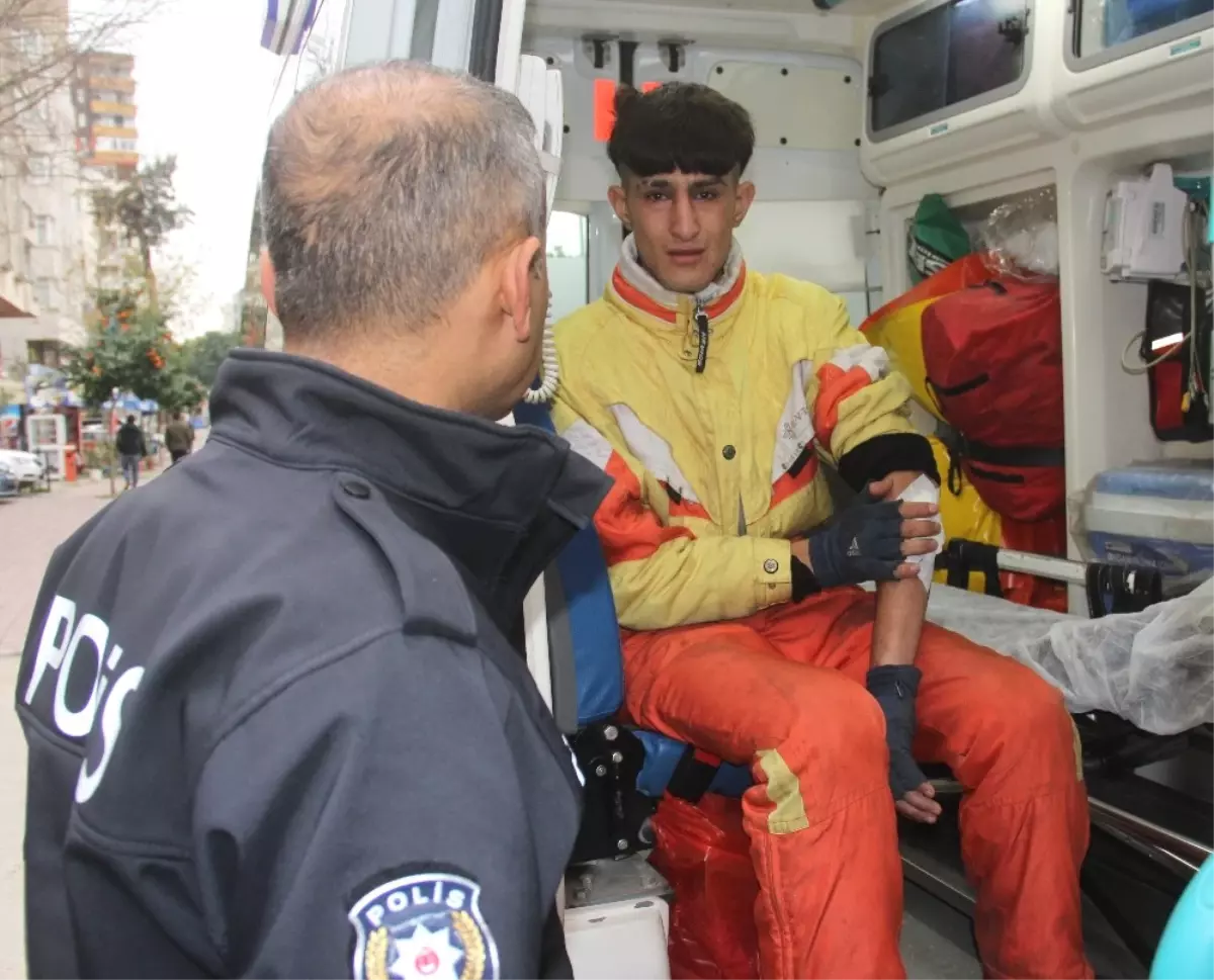 Bıçaklanan Kağıtçının Gözyaşları