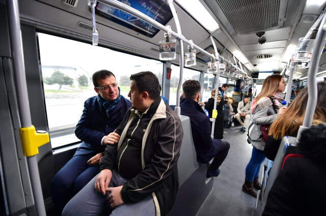 CHP'nin İstanbul Adayı Ekrem İmamoğlu, '5 Yıldır Metrobüste Oturamayan Adam'la Buluştu