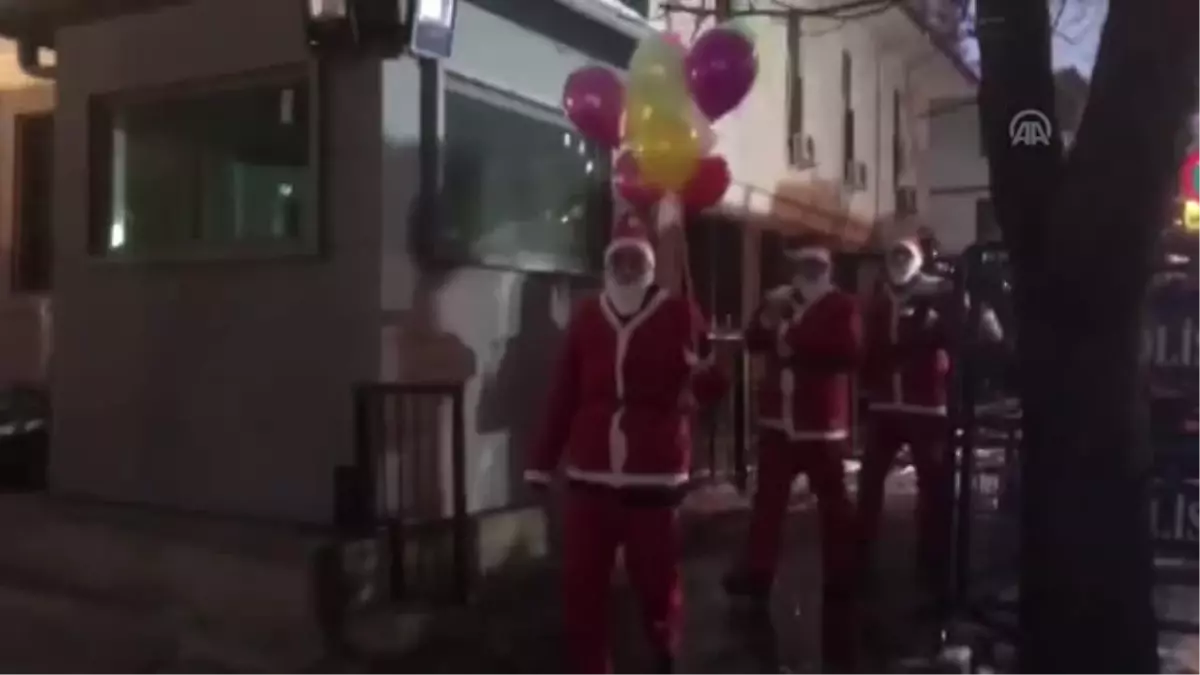 Güven Timlerinden Yılbaşında 'Noel Baba' Kıyafetli Kamuflaj
