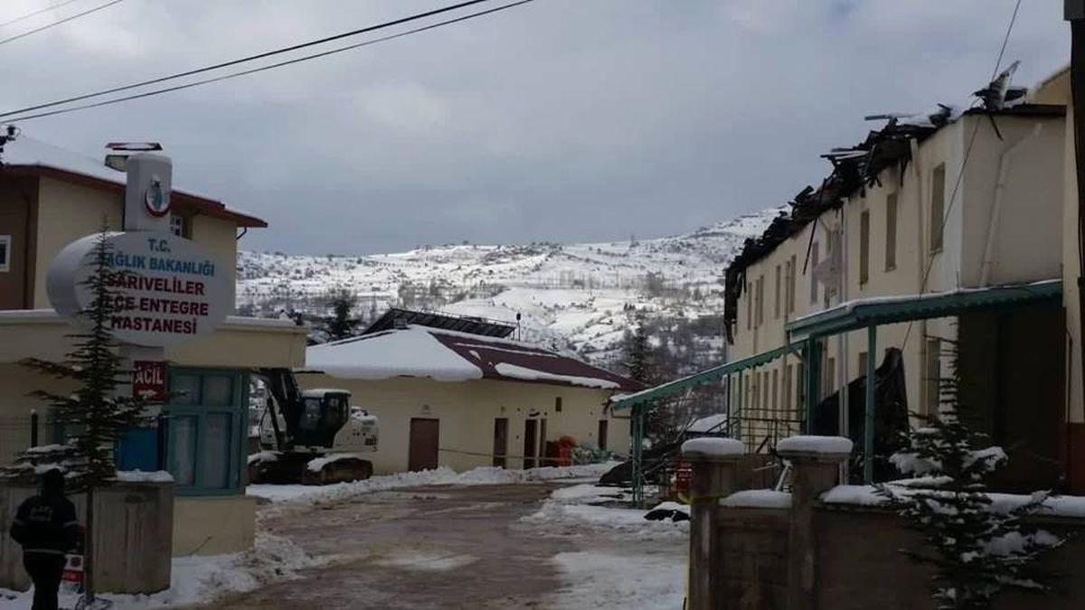 Hastane Çatısında Çıkan Yangına Kaynak Sebep Olmuş