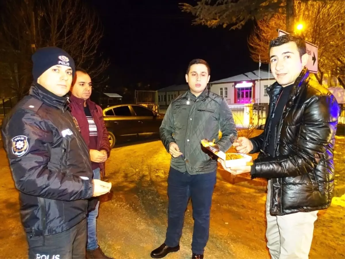 Hisarcık Kaymakamı Başar'dan Polislere Baklava İkramı