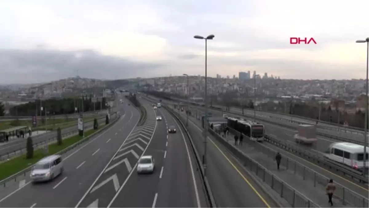 İstanbul'da 2019'un İlk Günü Yollar Boş Kaldı