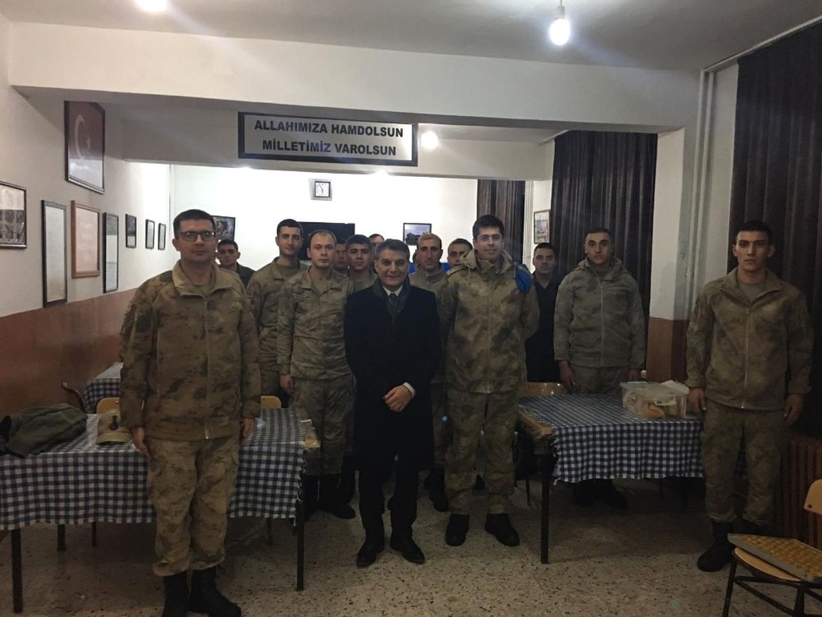 Kaymakam Özkan'dan Güvenlik Güçlerine Moral Ziyareti