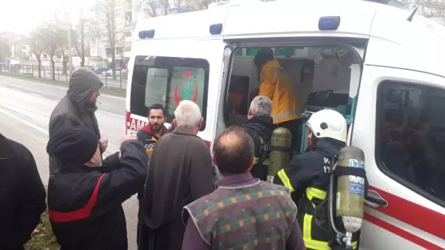 Kocaeli'de Çıkan Ev Yangınında Dumandan Etkilenen 6 Kişi Hastanelik Oldu Kocaeli'de Çıkan Ev Yangınında Dumandan Etkilenen 6 Kişi Hastanelik Oldu