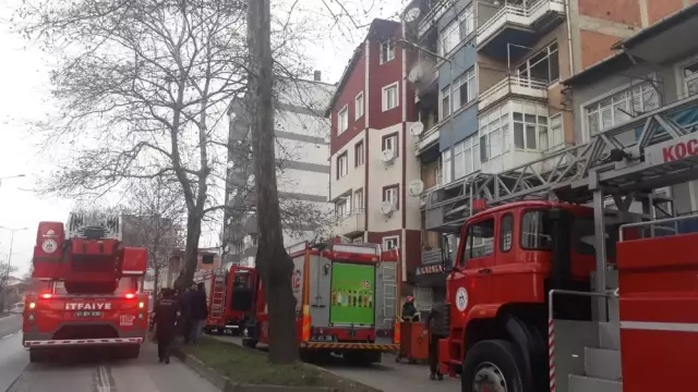 Kocaeli'de Çıkan Ev Yangınında Dumandan Etkilenen 6 Kişi Hastanelik Oldu Kocaeli'de Çıkan Ev Yangınında Dumandan Etkilenen 6 Kişi Hastanelik Oldu