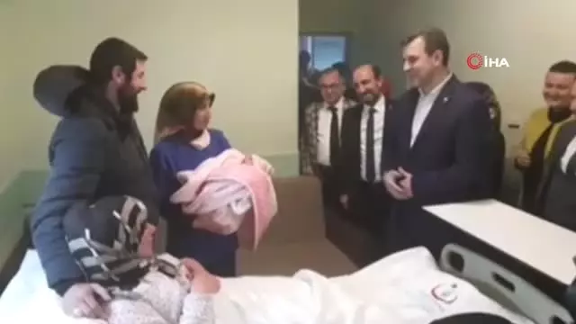Mustafa Esgin'den Yılın İlk Bebeğine Altın Mustafa Esgin'den Yılın İlk Bebeğine Altın