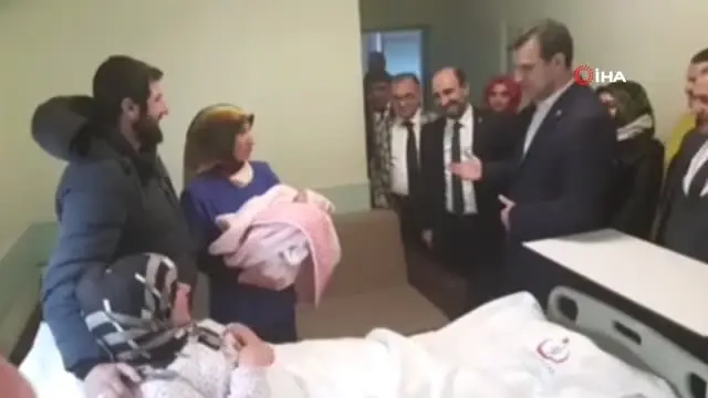 Mustafa Esgin'den Yılın İlk Bebeğine Altın Mustafa Esgin'den Yılın İlk Bebeğine Altın