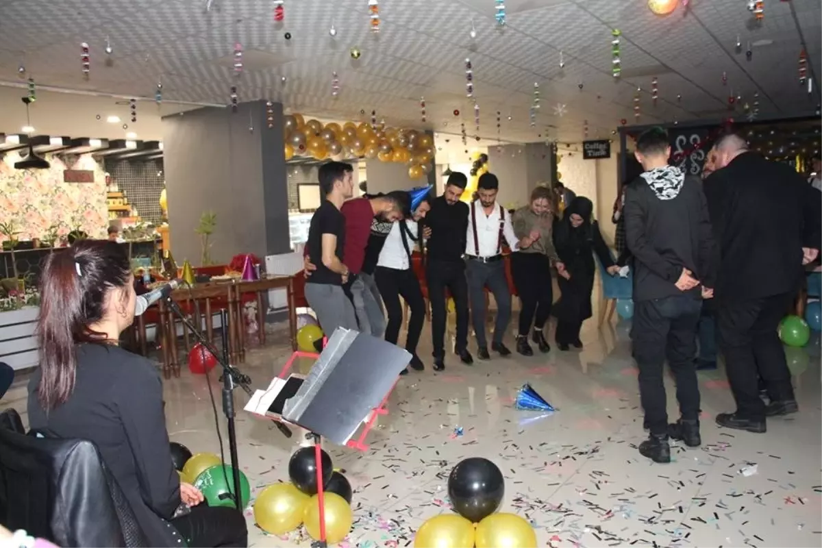 Oltulu Gençler Yeni Yıla Türkülerle Girdiler