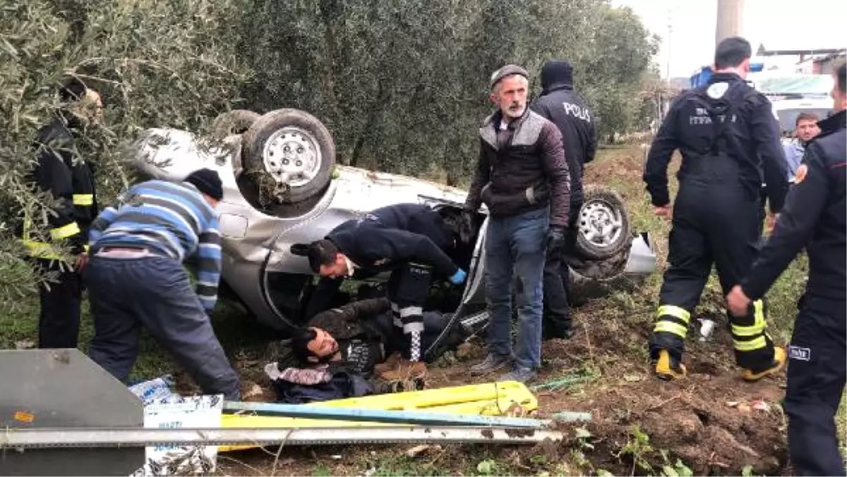 Otomobil Takla Attı; Sıkışan 2 Kişiyi İtfaiye Ekibi Kurtardı