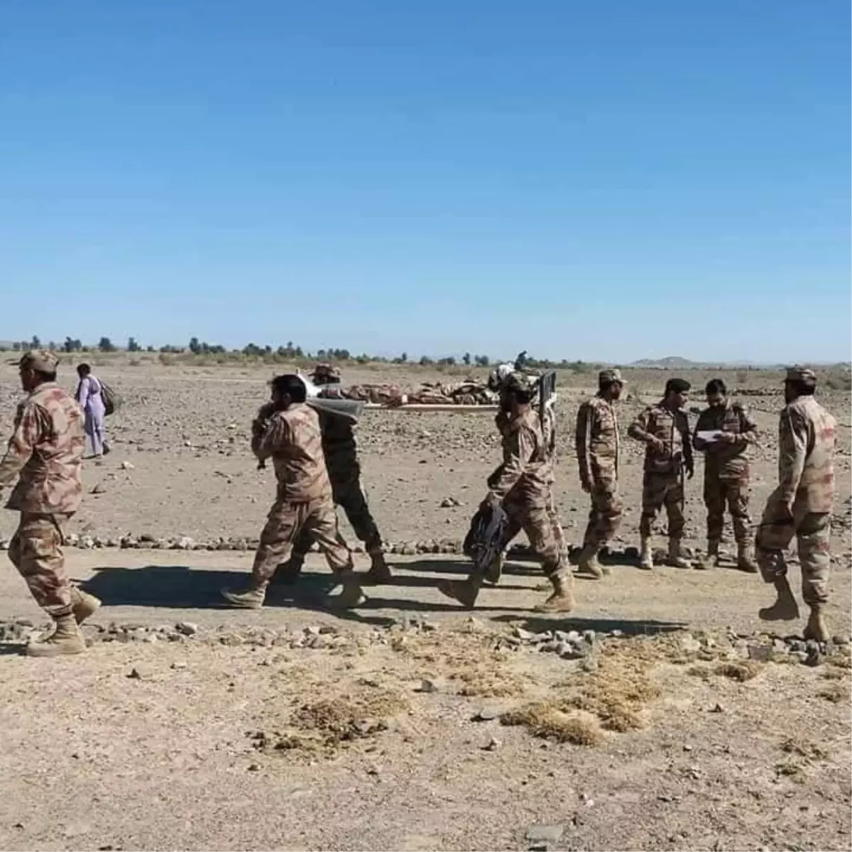 Pakistan'da Askerler ve Teröristler Arasında Çatışma