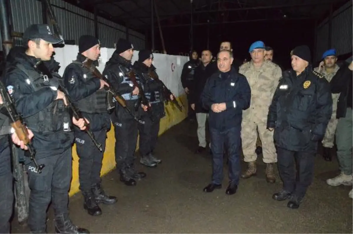 Şırnak Valisi Aktaş, Yılbaşını Mehmetçik ile Namaz Dağı'da Geçirdi
