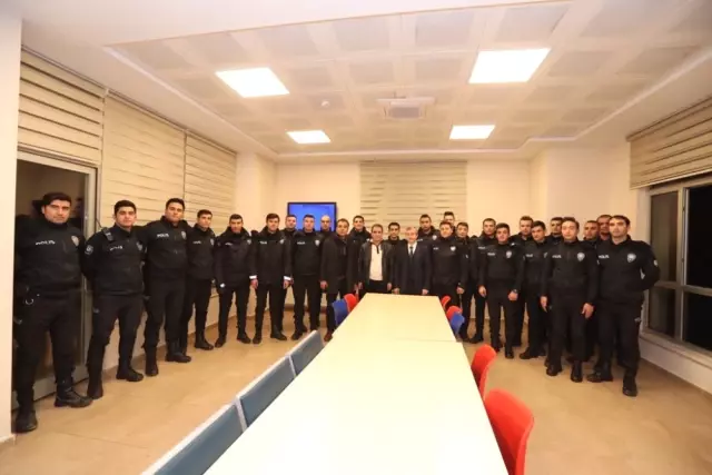 Tahmazoğlu, 7/24 Çalışanları Yeni Yıla Girerken Yalnız Bırakmadı Tahmazoğlu, 7/24 Çalışanları Yeni Yıla Girerken Yalnız Bırakmadı