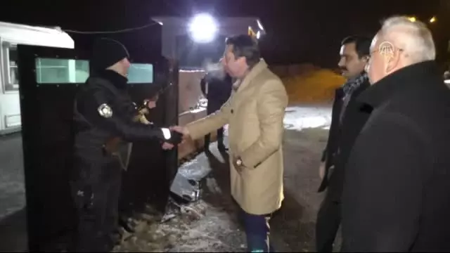 Vali Akın, Yeni Yıla Nöbette Çalışanlarla Girdi Vali Akın, Yeni Yıla Nöbette Çalışanlarla Girdi
