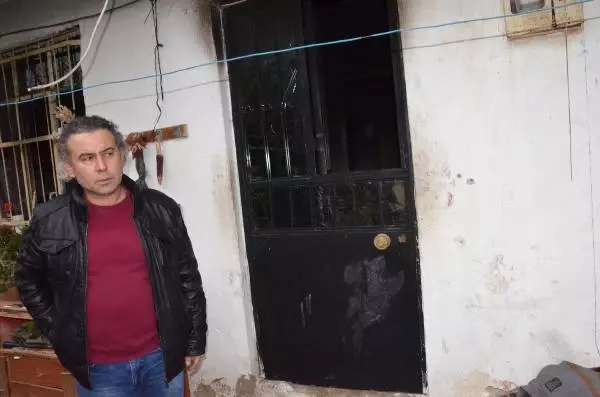 Yanan Evde Dumandan Etkilenerek Bayılan 3 Kişiyi İtfaiye Kurtardı Yanan Evde Dumandan Etkilenerek Bayılan 3 Kişiyi İtfaiye Kurtardı