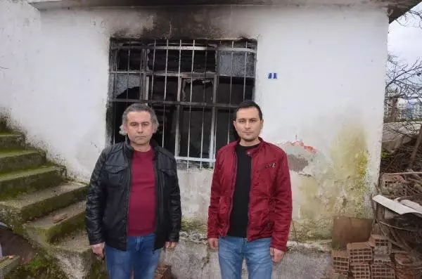 Yanan Evde Dumandan Etkilenerek Bayılan 3 Kişiyi İtfaiye Kurtardı Yanan Evde Dumandan Etkilenerek Bayılan 3 Kişiyi İtfaiye Kurtardı