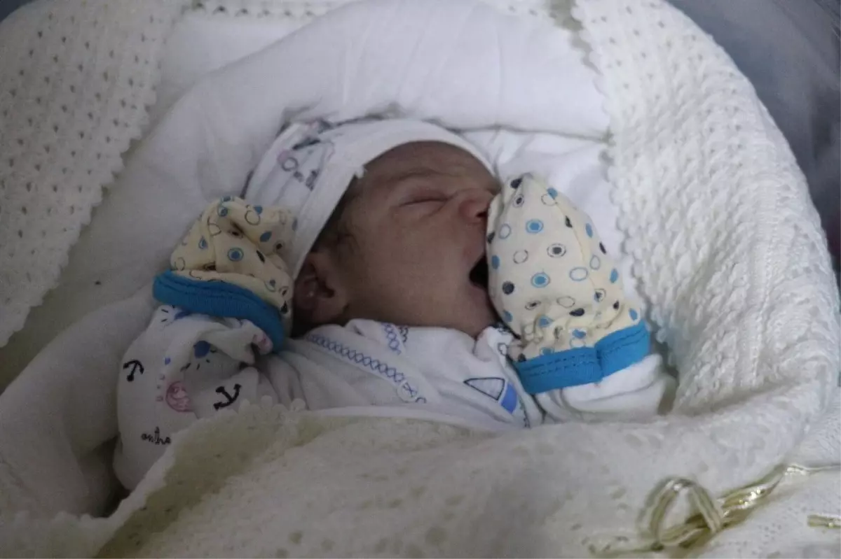 Yeni Yılın İlk Bebeğine Valinin İsmi Verildi
