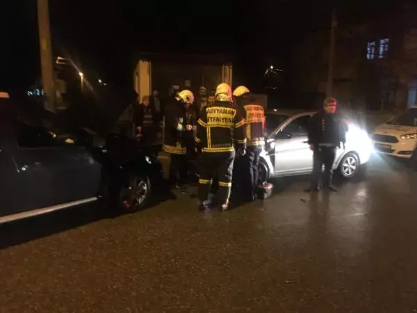 Adıyaman'da Cip ile Otomobil Kafa Kafaya Çarpıştı: 4 Yaralı