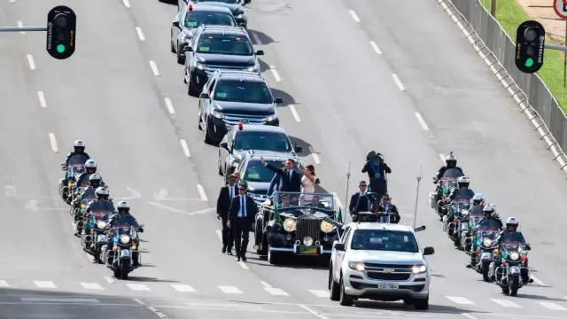 Brezilya'nın Aşırı Sağcı Yeni Lideri Bolsonaro Yemin Töreninde Konuştu: Sosyalizmden Kurtulacağız Brezilya'nın Aşırı Sağcı Yeni Lideri Bolsonaro Yemin Töreninde Konuştu: Sosyalizmden Kurtulacağız