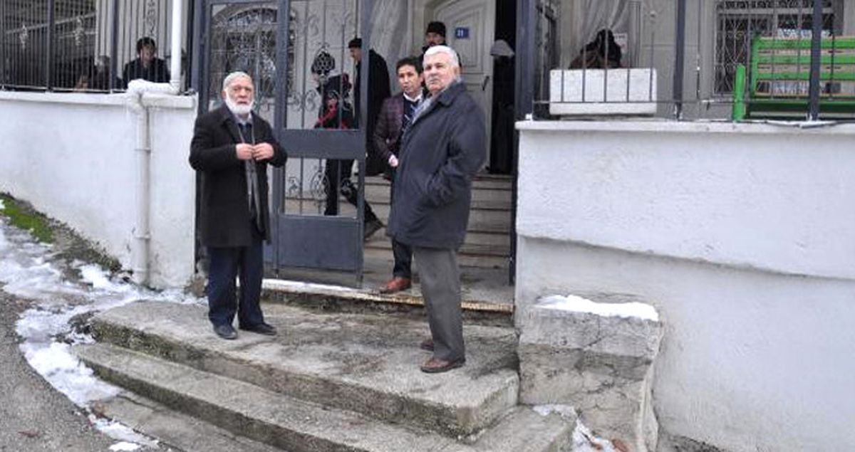 Cami Avlusuna Bırakılan 5 Günlük Bebeği, Cemaat Donmak Üzereyken Buldu