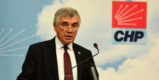 CHP, Yılbaşı Gecesi Taksim'de Açılan ÖSO Bayrağını Meclis'e Taşıdı