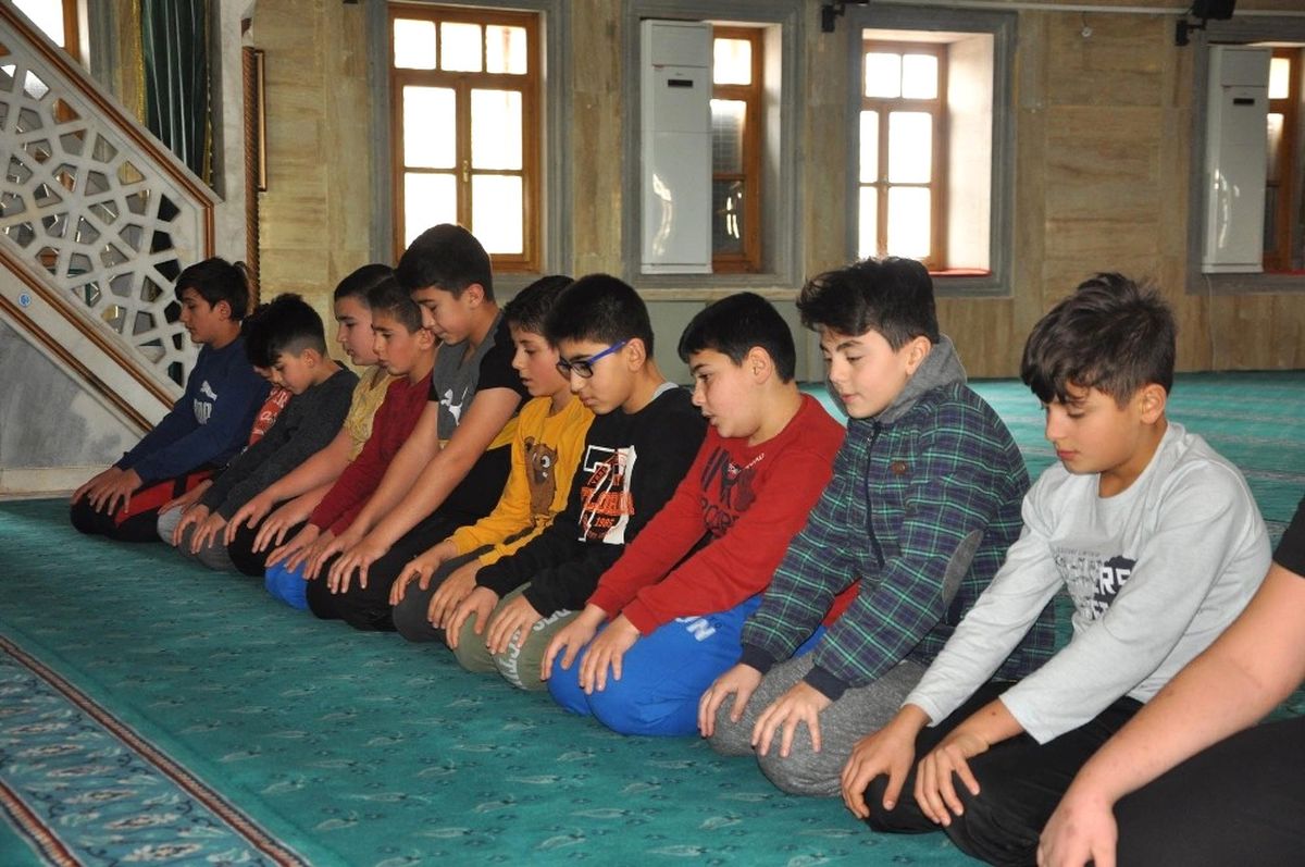 Çocuklara Güreş ile Cami Sevgisi Aşılanıyor