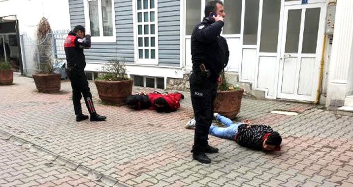 Darp Olayına Karışan 3 Kişi, Ters Kelepçe Yapılarak Gözaltına Alındı